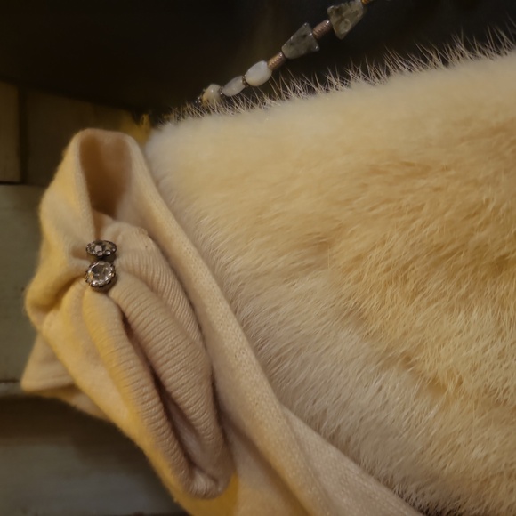 VINTAGE CREAM SWEATER WITH RHINESTONE CLOSURES. - Picture 3 of 14